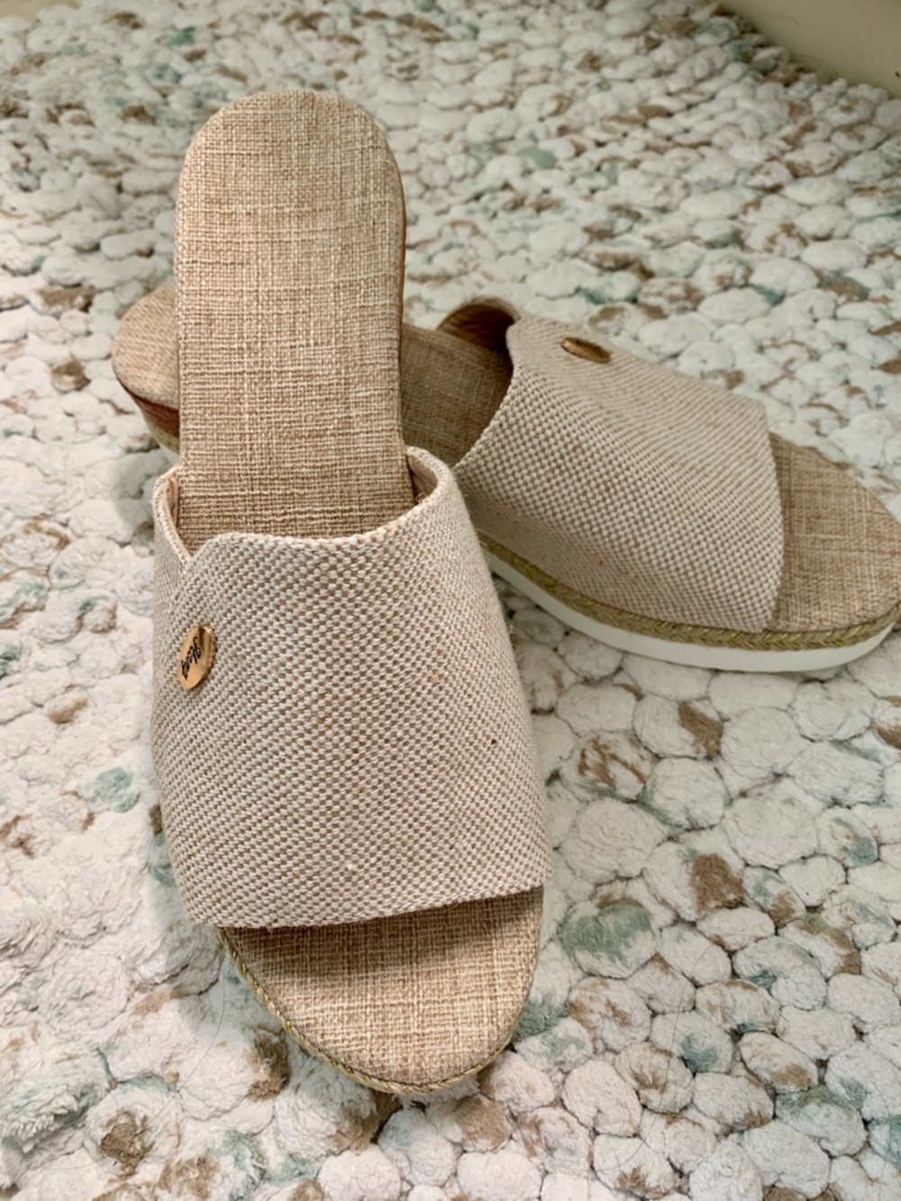 Women’s Neutral Beige Slide Sandals with Subtle Gold Detail new